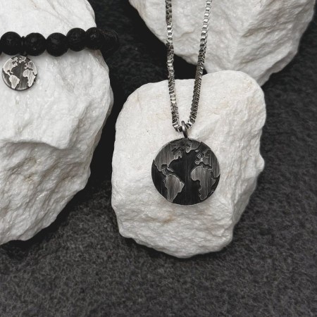 Naszyjnik męski Manoki z medalionem ziemi WA815B