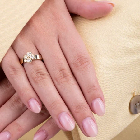 Oczko Melano Twisted kwiatek z serc Crystal złote